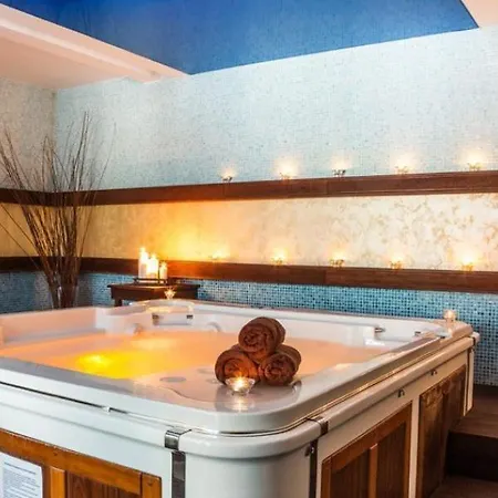 The Alpine Emerald Elegant In 아파트 반스코