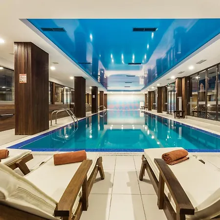 The Alpine Emerald Elegant In בנסקו