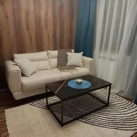 The Alpine Emerald Elegant In דירה *