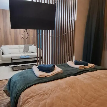 דירה The Alpine Emerald Elegant In