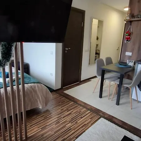 The Alpine Emerald Elegant In בנסקו