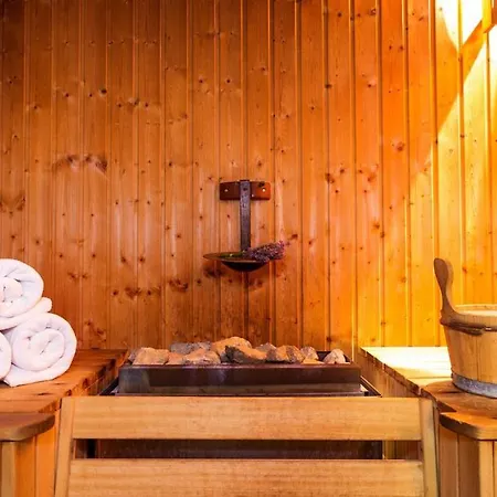 The Alpine Emerald Elegant In בנסקו